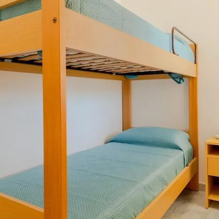 Guesthost - Comfy Near The Apartament *