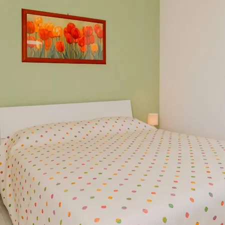 Guesthost - Comfy Near The