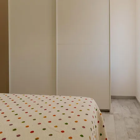 Guesthost - Comfy Near The אלגהרו