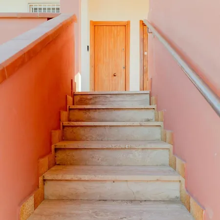 Guesthost - Comfy Near The