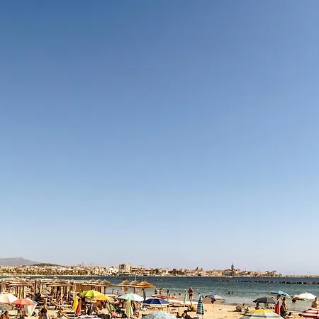 Guesthost - Comfy Near The Appartement Alghero