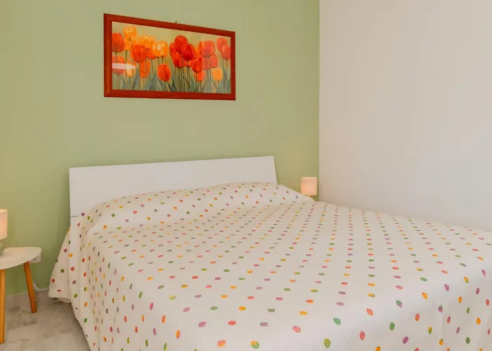 Guesthost - Comfy Near The